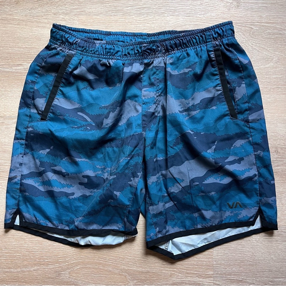 Men’s RVCA shorts L